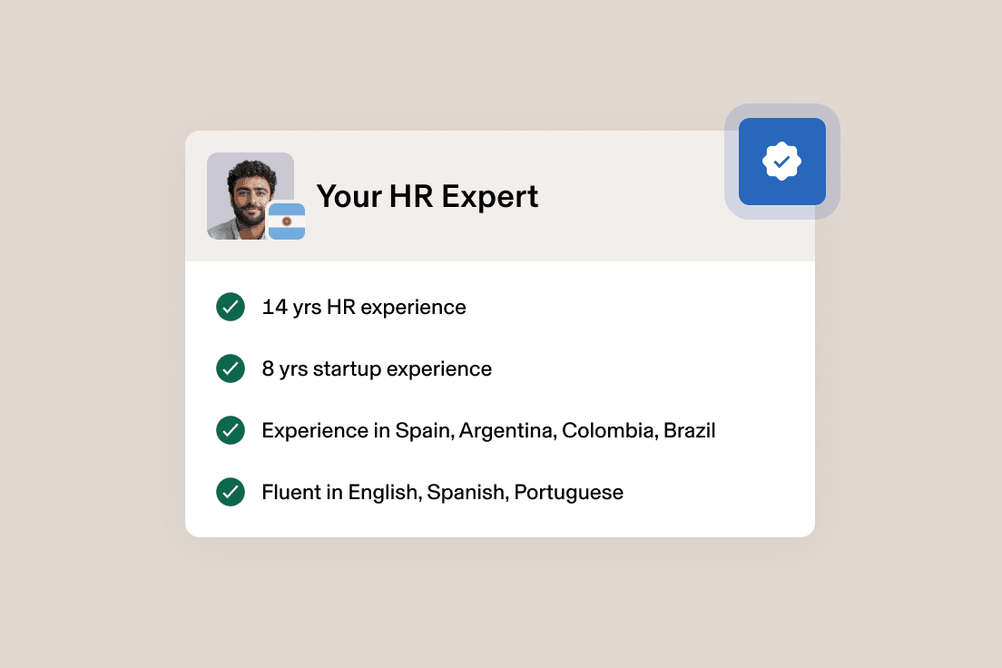 Carte de profil d’expert RH affichant 14 ans d’expérience en RH, 8 ans d’expérience dans une jeune entreprise, une expertise internationale et des compétences trilingues.
