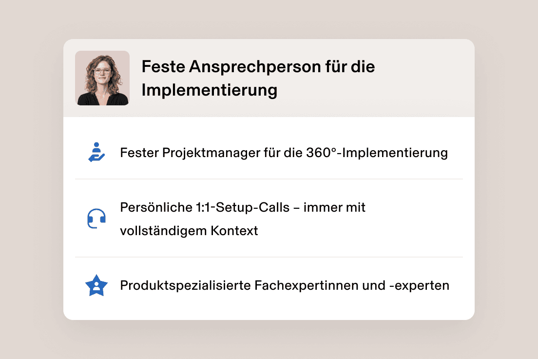 Foto einer zugewiesenen Implementierungsmanagerin mit Details zum persönlichen Onboarding, zur Einrichtung als Expertin und zum Projektmanagement