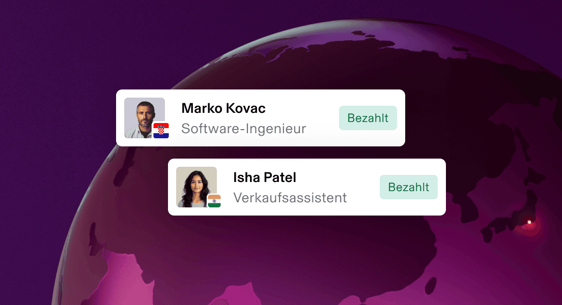 Benutzerprofilkarten von zwei Teammitgliedern, die ihr Entgelt erhalten haben; mit Berufsbezeichnungen und Länderflaggen vor einem dunkelroten Hintergrund.