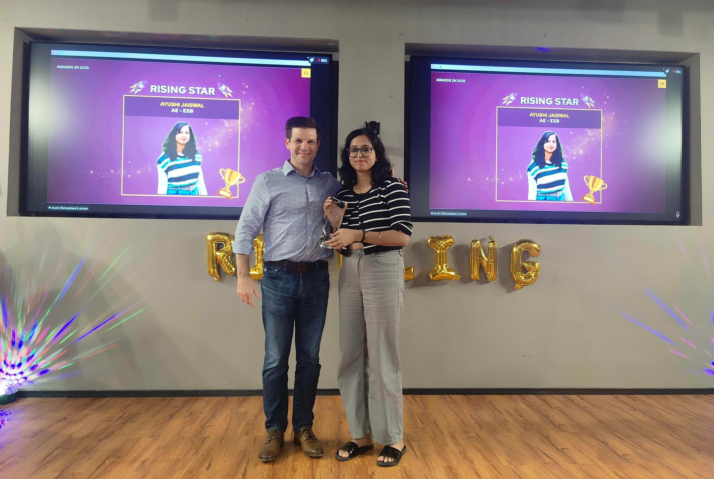 Rippler Ayushi Jaiswal receiving the rising star award.