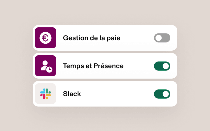 Interface d’application mobile avec trois options activables : Gestion de la paie (désactivée), Temps et présence (activée) et Slack (activée) sur un fond rose clair.